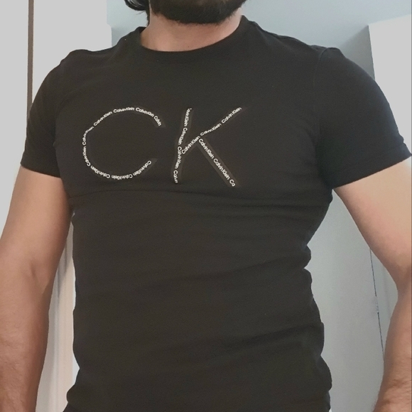 Calvin Klein Black T-Shirt - Picture 2 of 5
